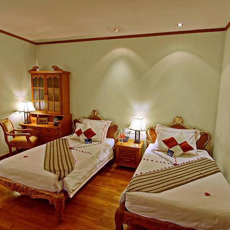 The Hotel By The Red Canal Mandalay Room photo
