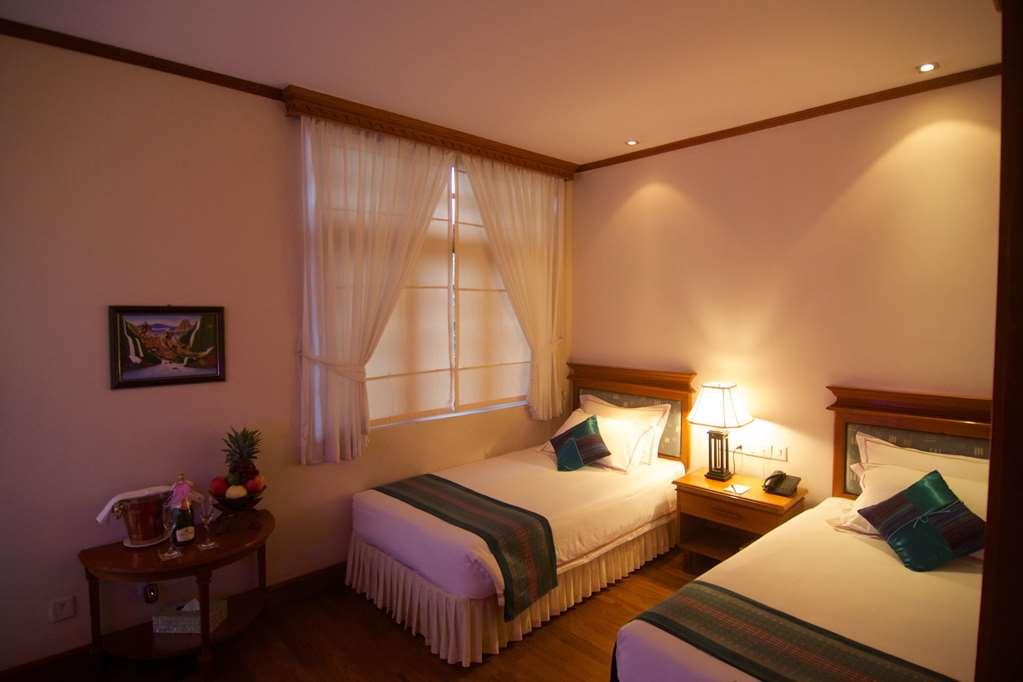 The Hotel By The Red Canal Mandalay Room photo