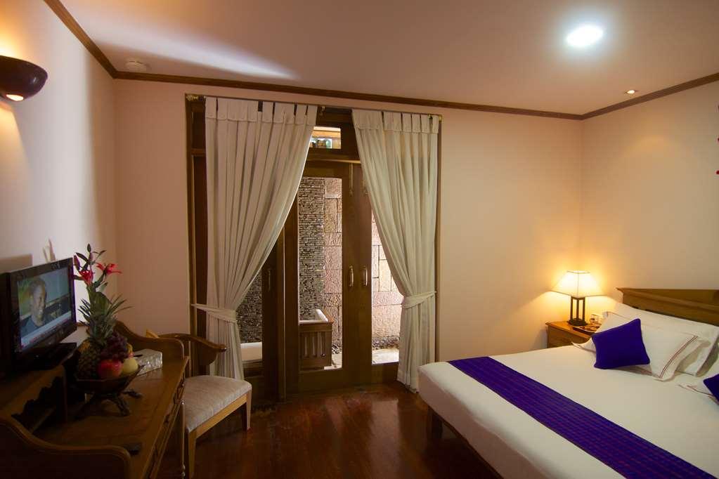 The Hotel By The Red Canal Mandalay Room photo