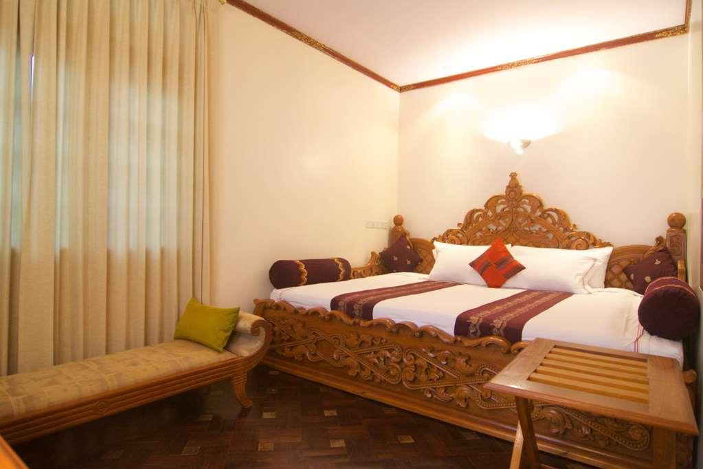 The Hotel By The Red Canal Mandalay Room photo