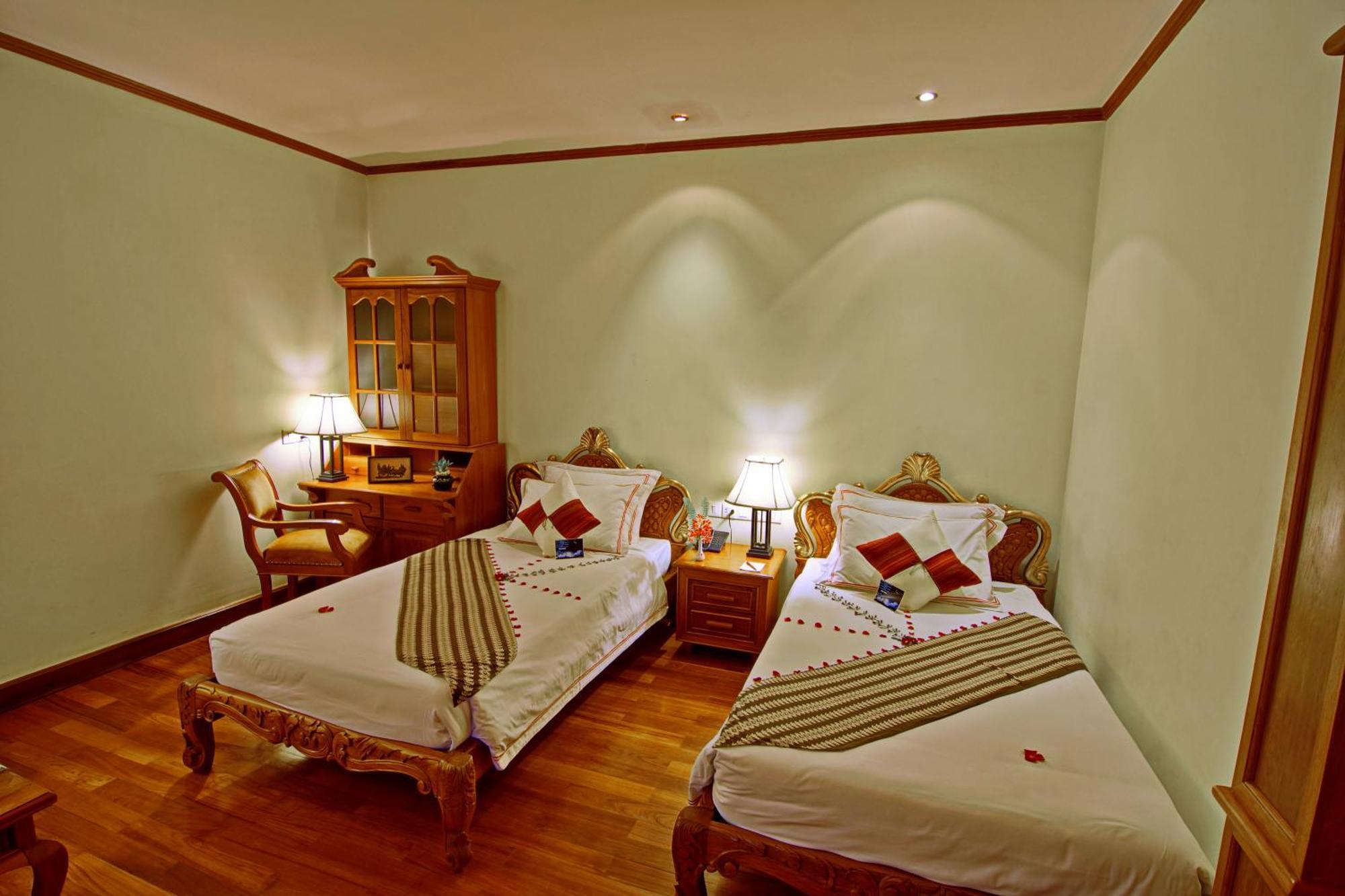 The Hotel By The Red Canal Mandalay Room photo